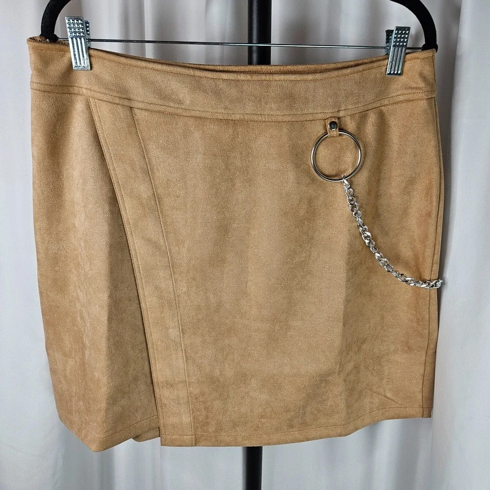 NWT's Soncy size 0 (14w?) faux wrap lined suede skirt w/ chain Y2K Indie Grunge